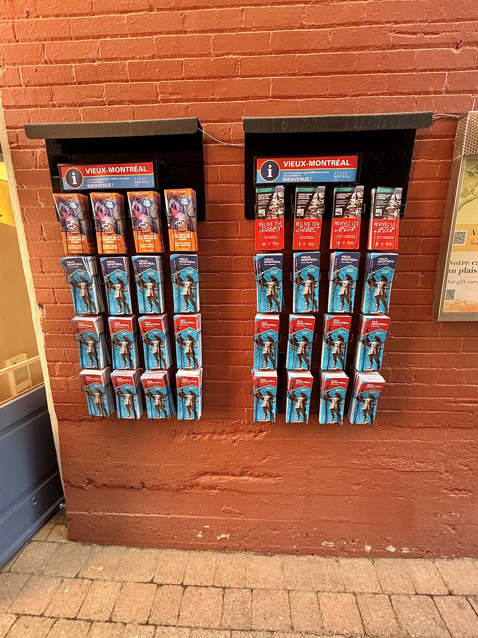 Walking map available at the Jardin Nelson entrance